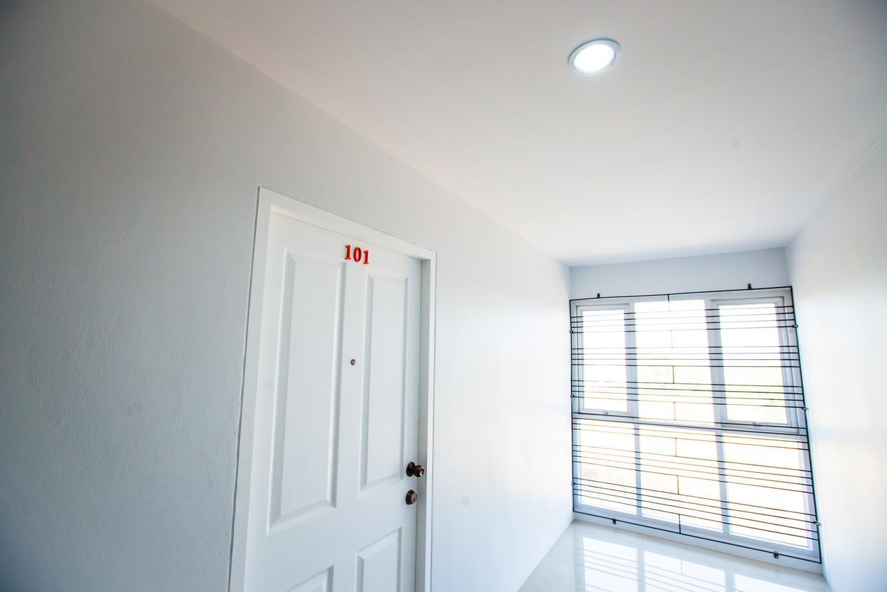Room 9 Residence (Adults Only) Pluak Daeng Exterior foto